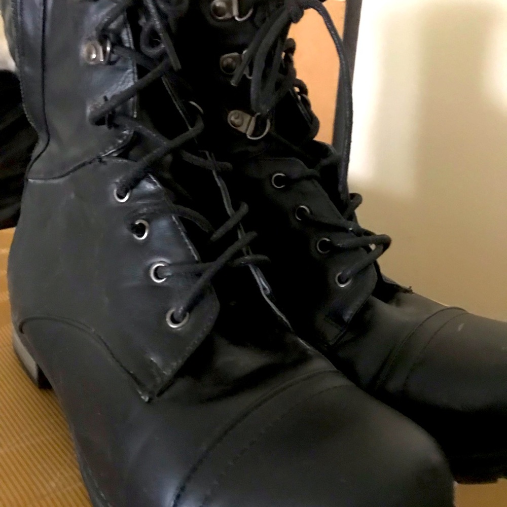 Nice black boots used twice